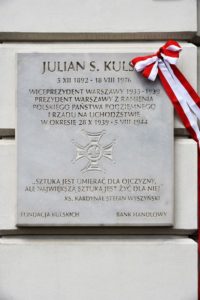 Odsłonięto tablicę poswięconą Julianowi S. Kulskiemu